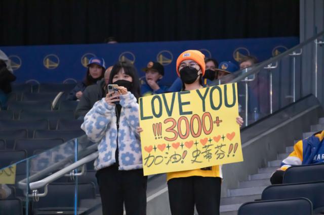 【现场】勇士延续勇三疯传统 约基奇关键球一锤定音